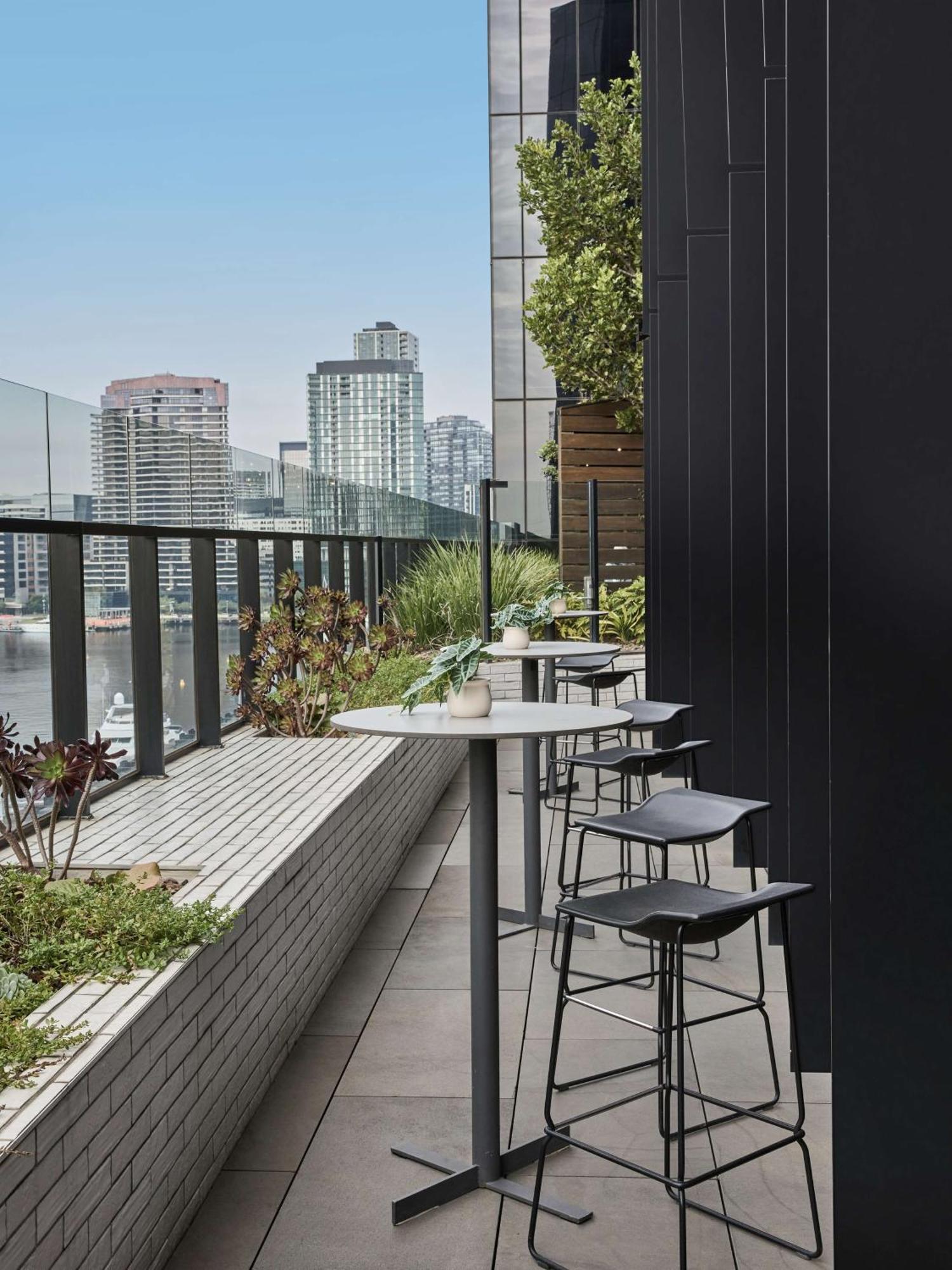 Vibe Hotel Melbourne Docklands Exterior photo